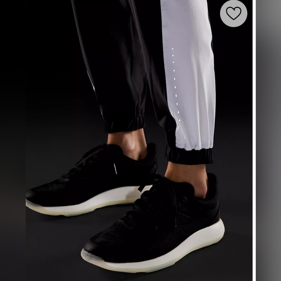 LULULEMON Adapted State High-Rise Jogger: Color block black/white. Size 2 NWT - Picture 2 of 7